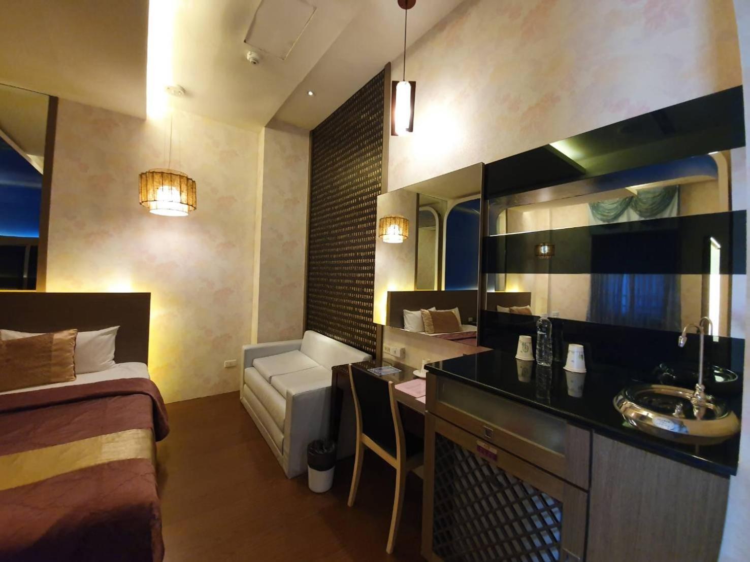 Sun Garden Motel Kaohsiung Extérieur photo